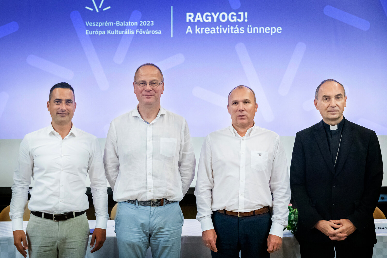 Sajtótájékoztató